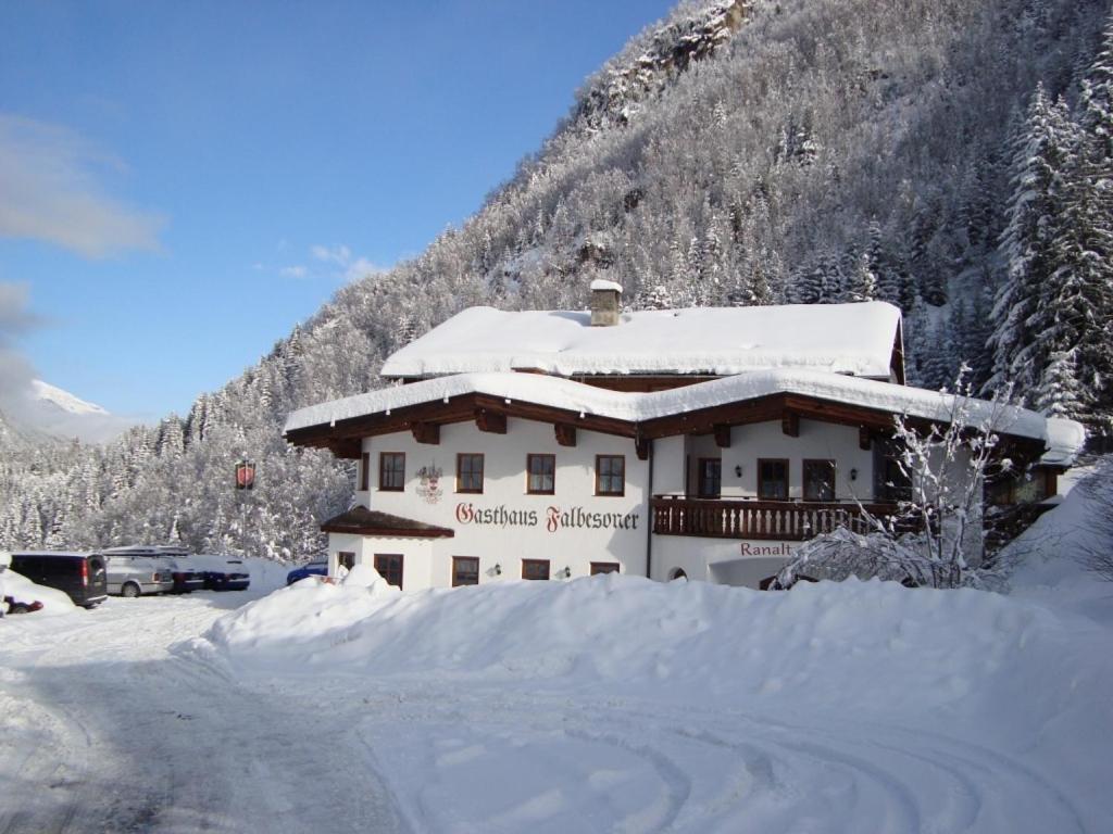 Gasthaus Falbesoner Apartment Gschnitz ภายนอก รูปภาพ