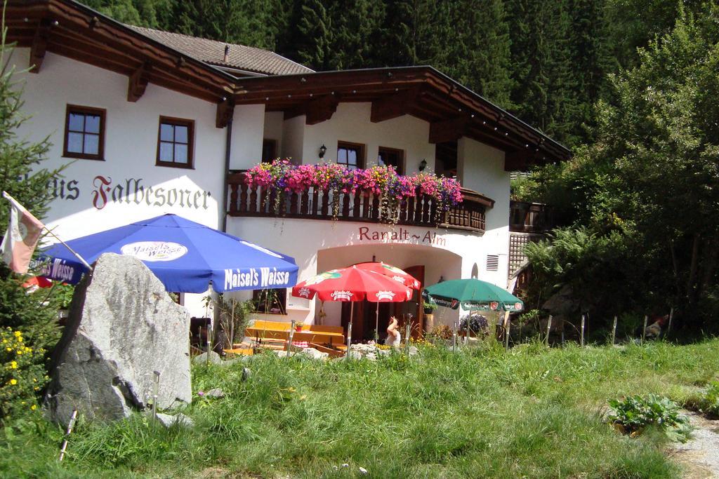 Gasthaus Falbesoner Apartment Gschnitz ภายนอก รูปภาพ