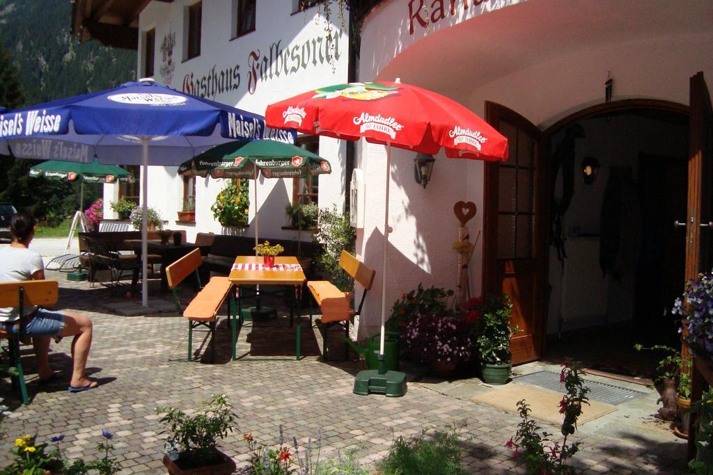 Gasthaus Falbesoner Apartment Gschnitz ภายนอก รูปภาพ